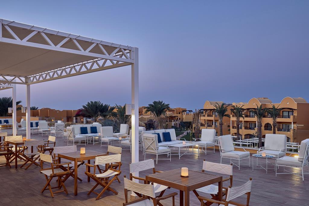 Jaz Solaya – Terras in avondlicht, Coraya Bay