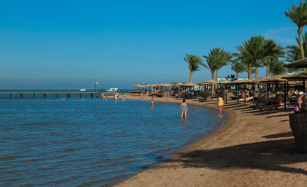 Golden Beach Hurghada – Strand met parasols, Hurghada