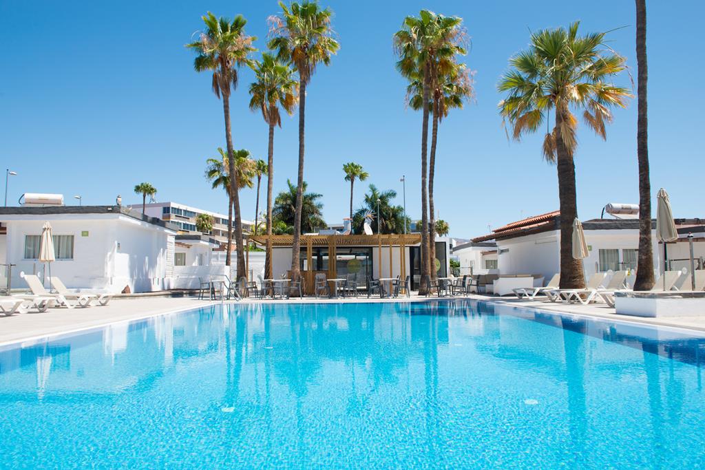 TUI TIME TO SMILE Sunny Village – Zwembad met palmen, Playa del Ingles
