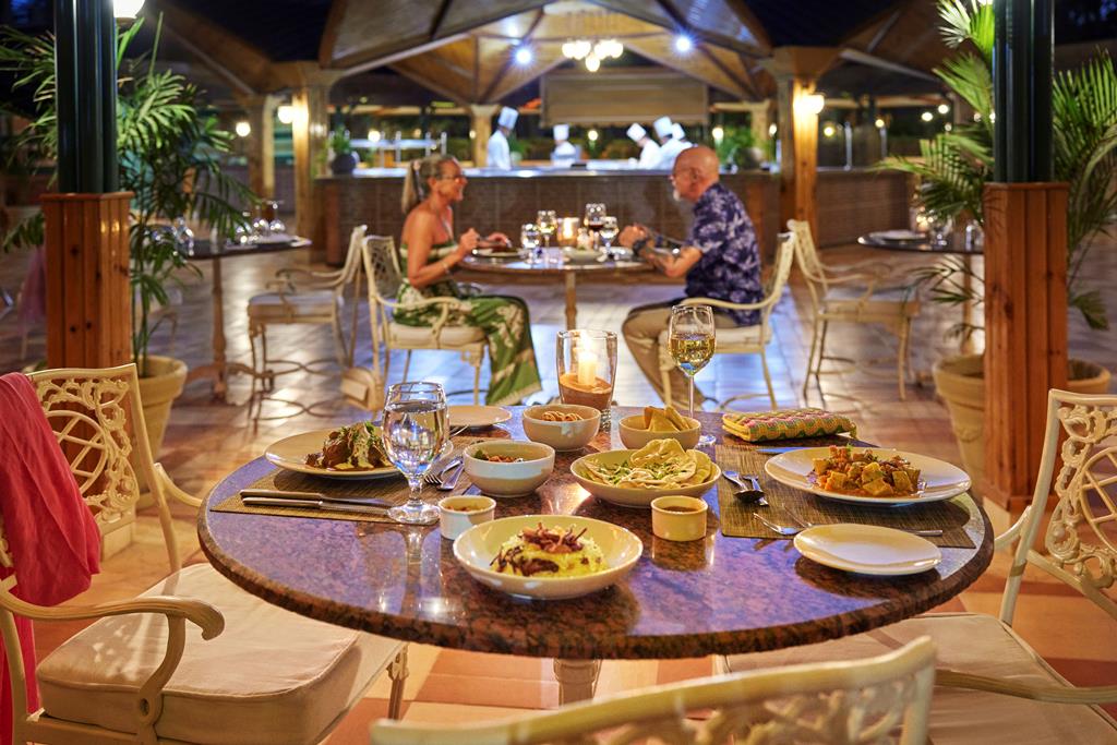 TUI MAGIC LIFE Redsina Sharm el Sheikh – Avondeten op het terras, Nabq
