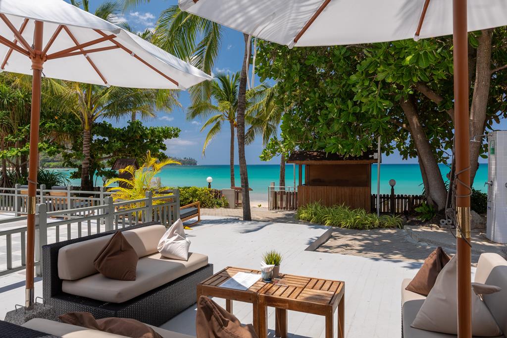 Kamala Beach Resort – Lounge aan strand, Kamala Beach