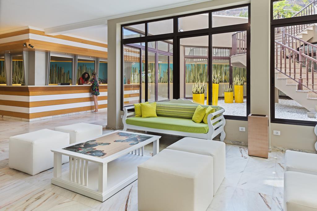 Saint George – Lobby, Los Cristianos