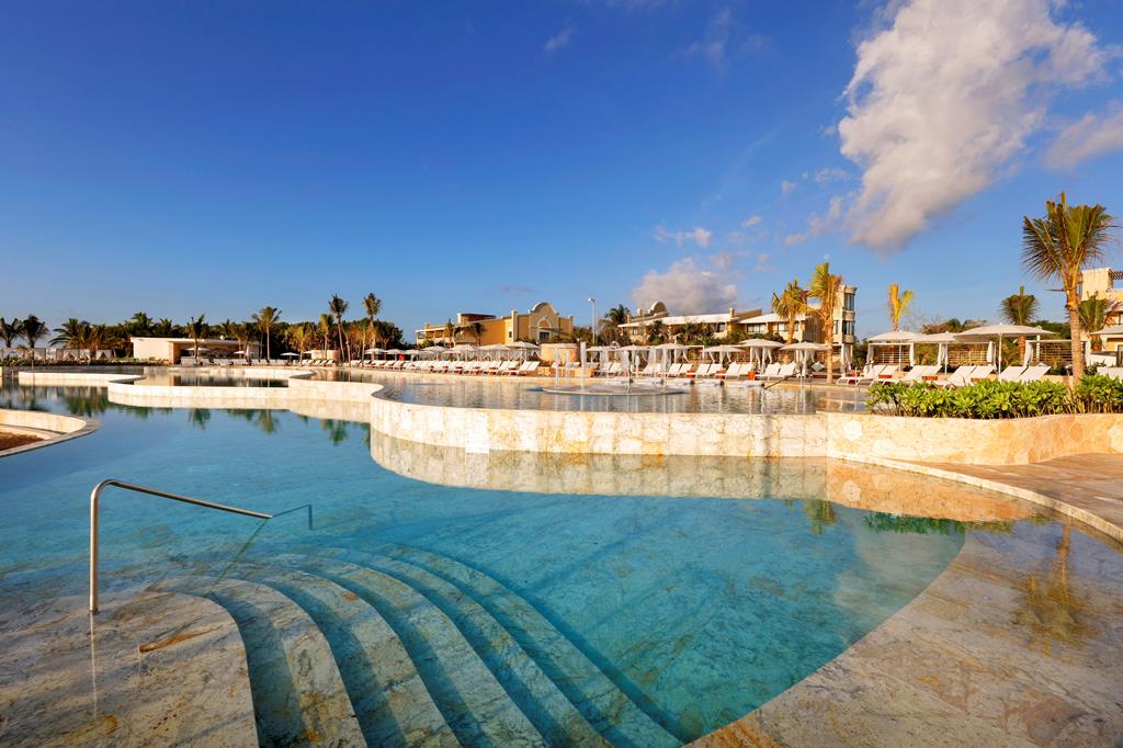 TRS Yucatan – Zwembad in zon, Riviera Maya