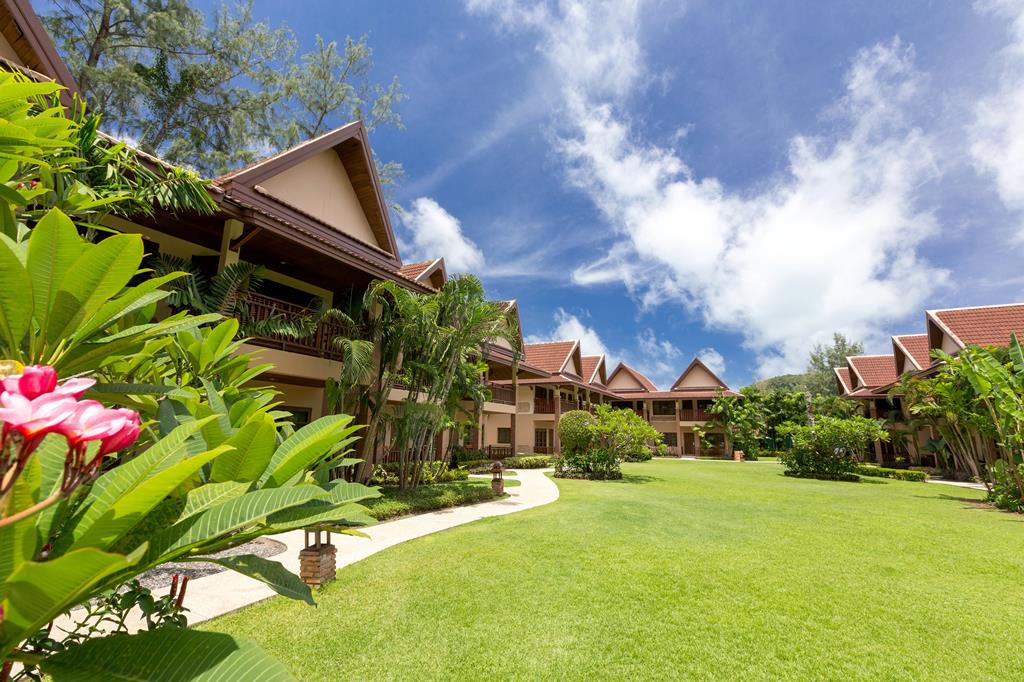 Best Western Premier Bangtao Beach – Tuin met gebouwen, Bang Tao Beach