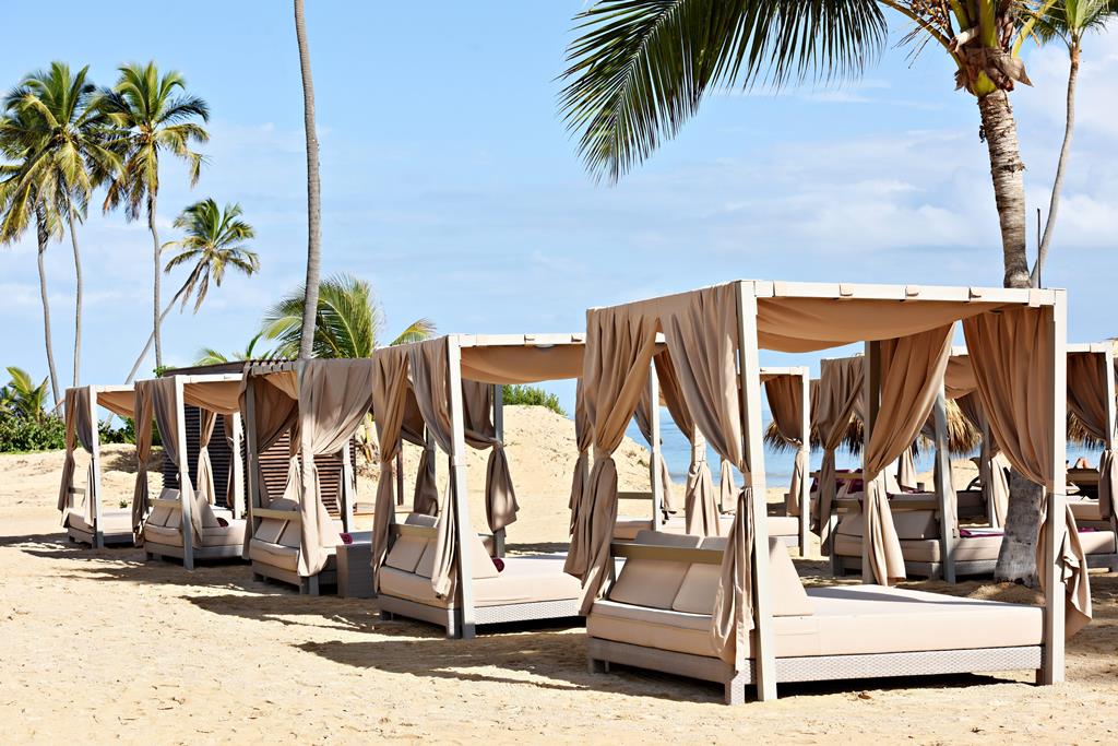 Royalton CHIC Punta Cana – Strandbedden, Uvero Alto