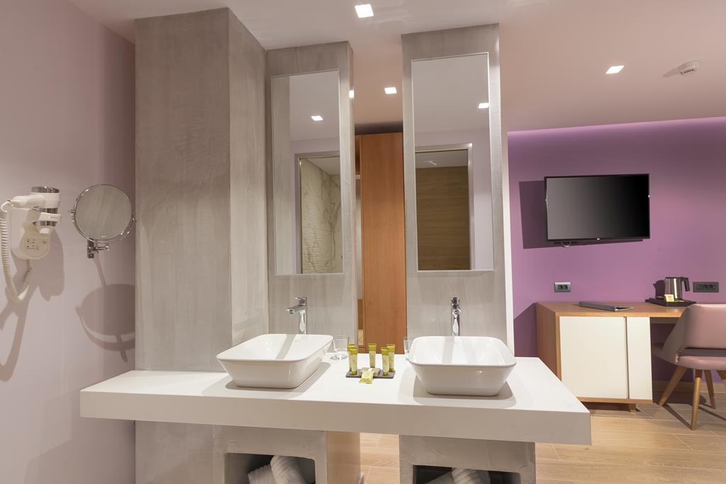 Blue Lagoon City – Badkamer, Kos stad