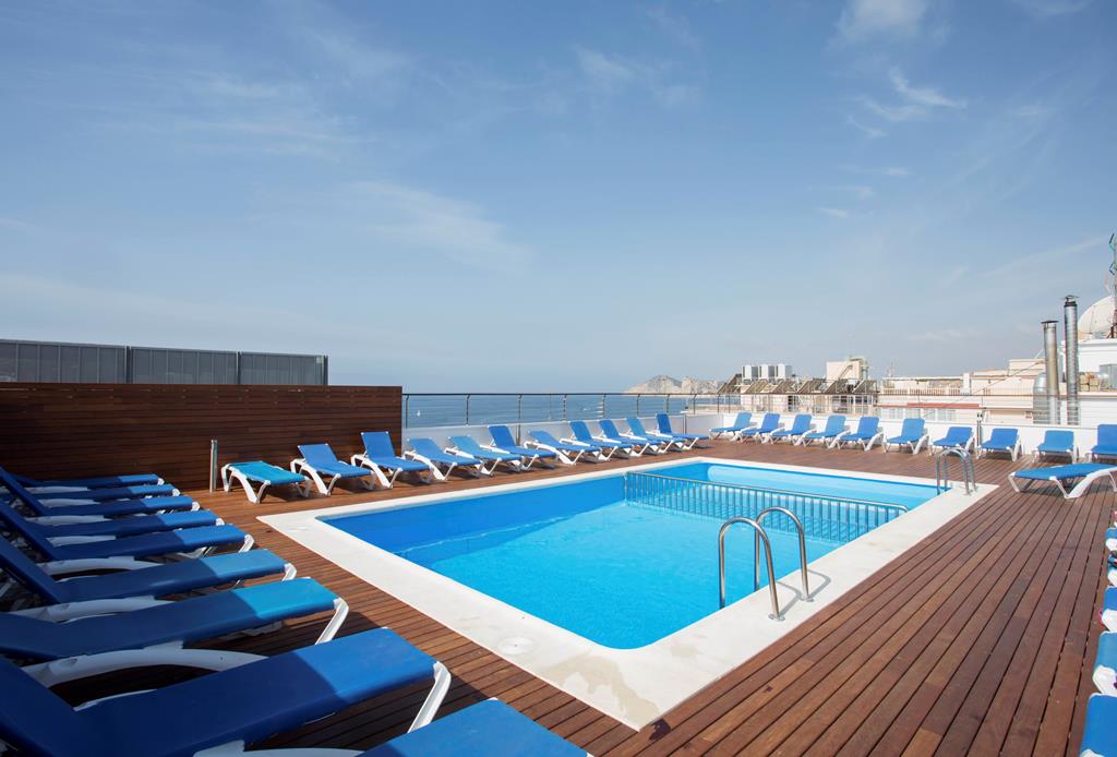 Voramar – Dakzwembad met zeezicht, Benidorm
