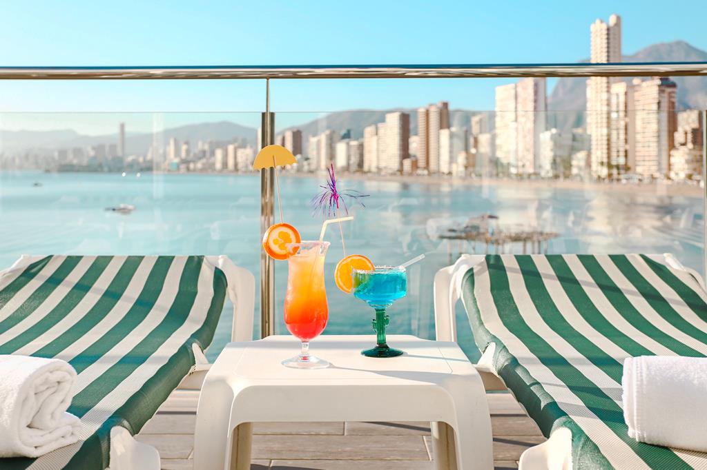 Benikaktus – Ligbedden met cocktails, Benidorm