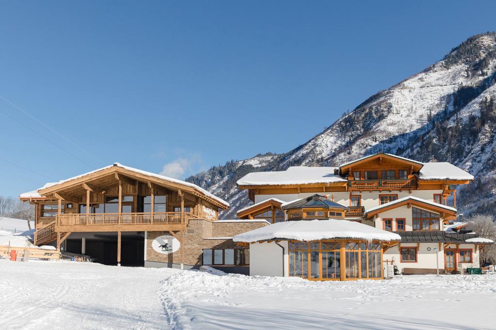 Ponyhof – Chalets in sneeuw, Fusch