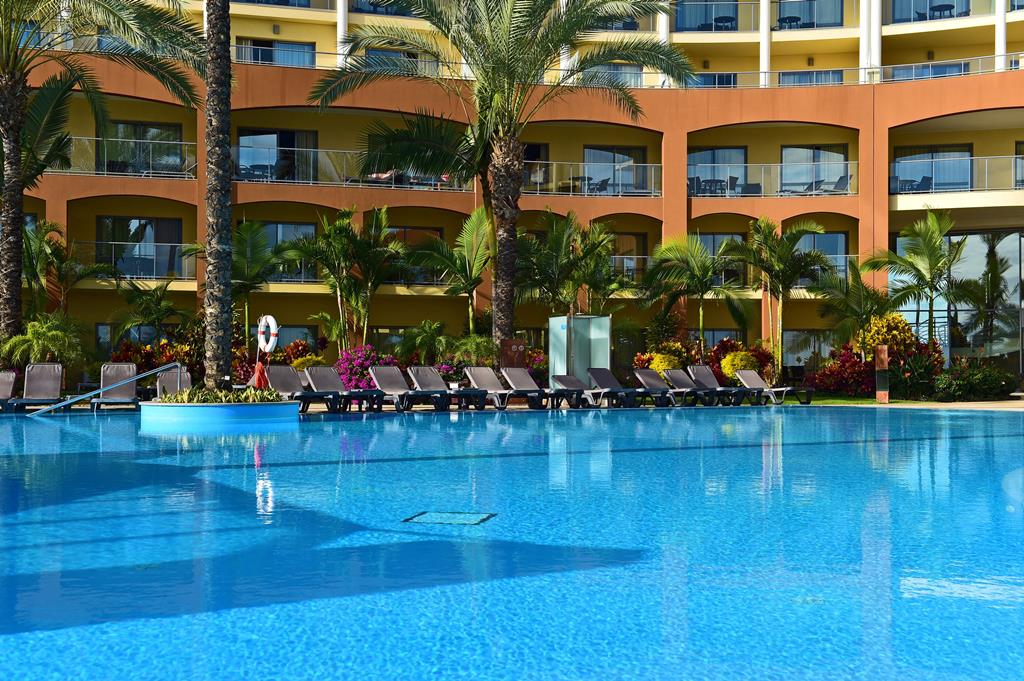 Pestana Promenade Premium Ocean Resort – Zwembad met palmen, Funchal