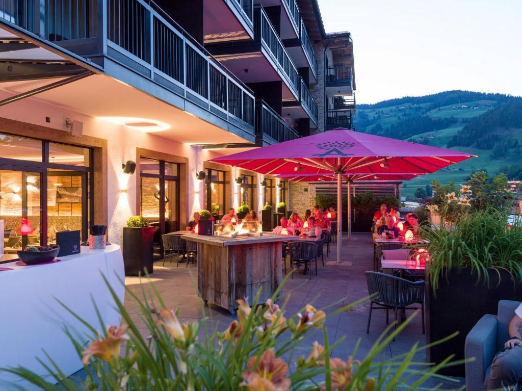 Adapura – Terras bij avond, Wagrain