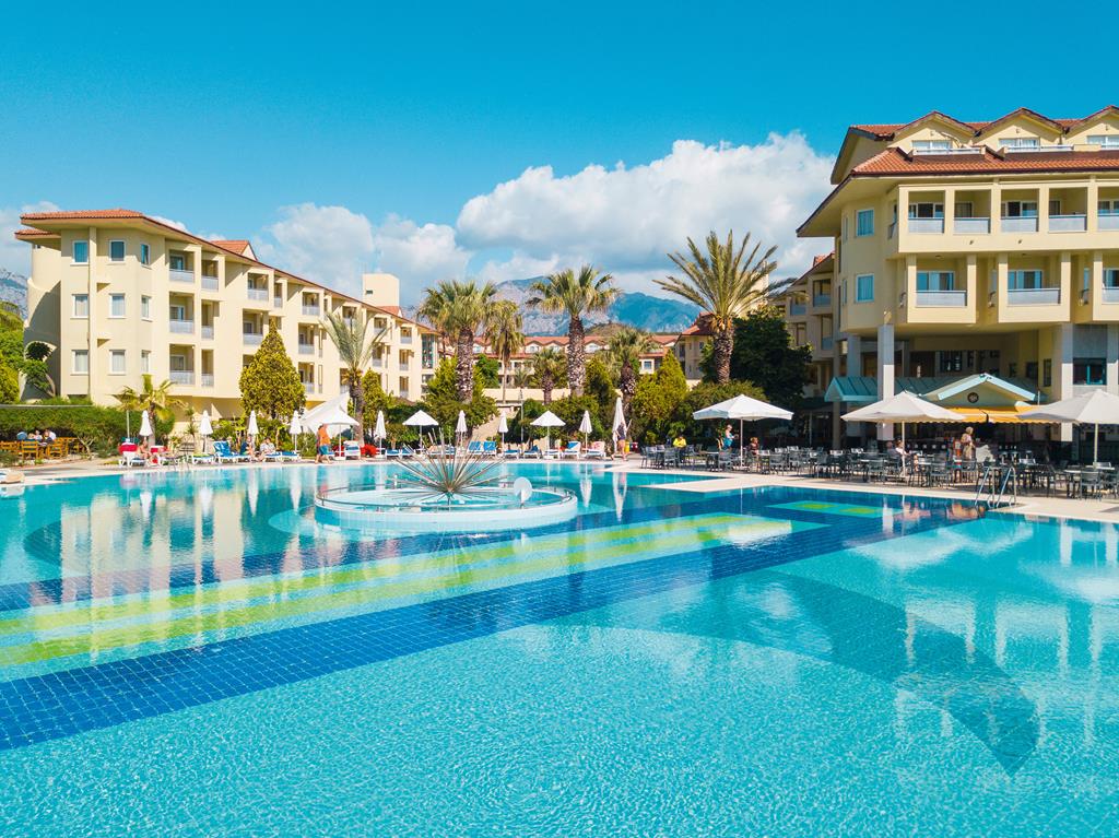 Queen's Park Le Jardin Resort – Zwembad met palmen, Kemer