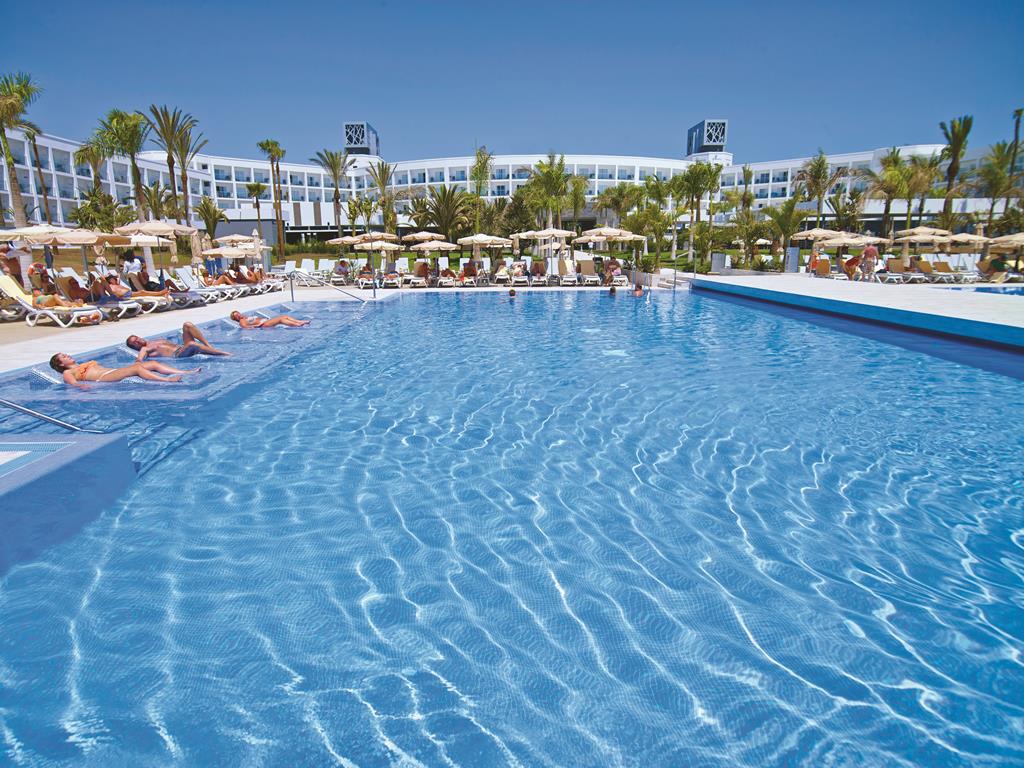 Riu Palace Meloneras – Zwembad met ligbedden, Meloneras