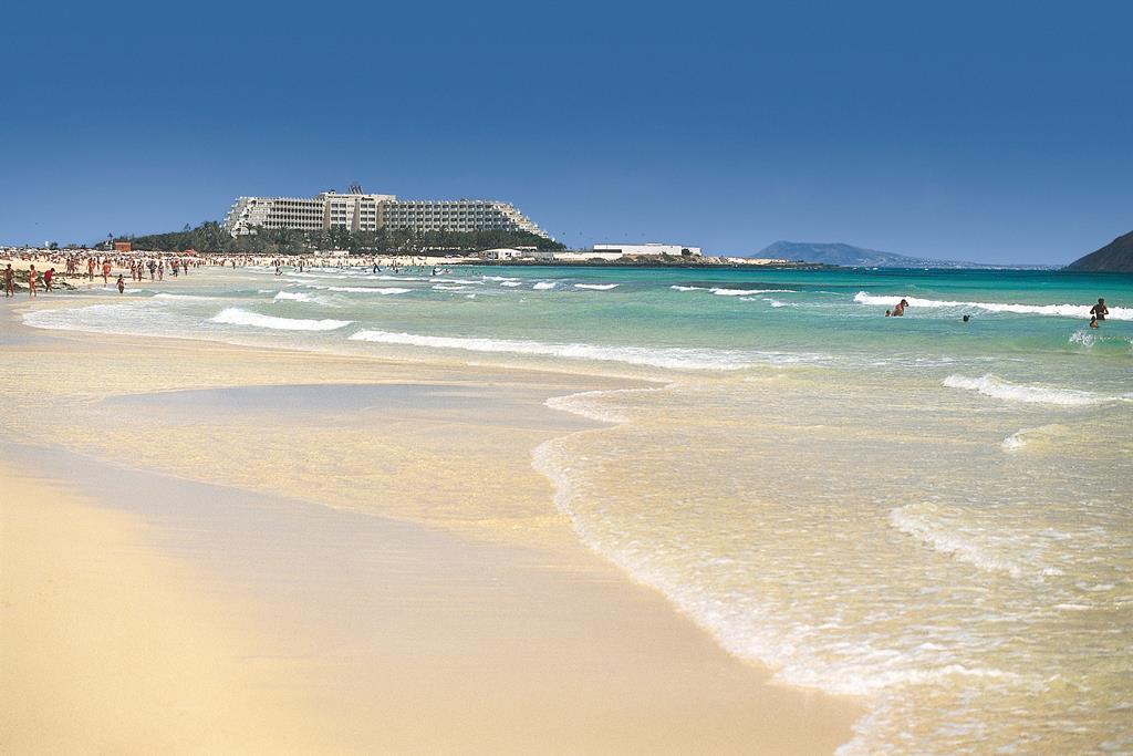 RIU Palace Tres Islas – Strand met hotel, Corralejo