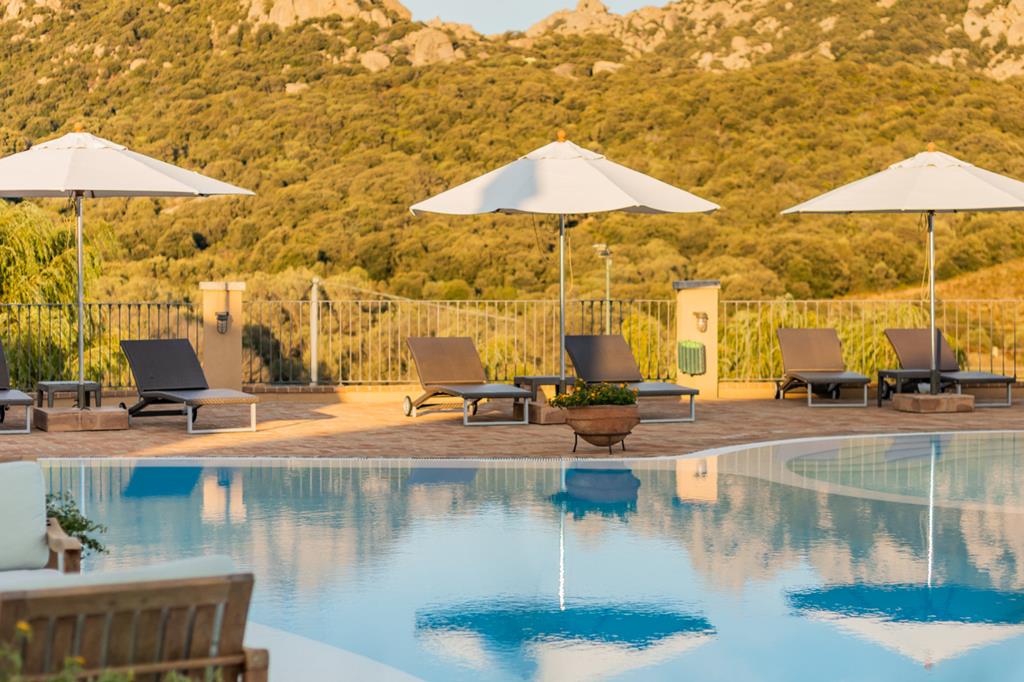 Hotel Parco degli Ulivi – Zwembad bij zonsondergang, Arzachena