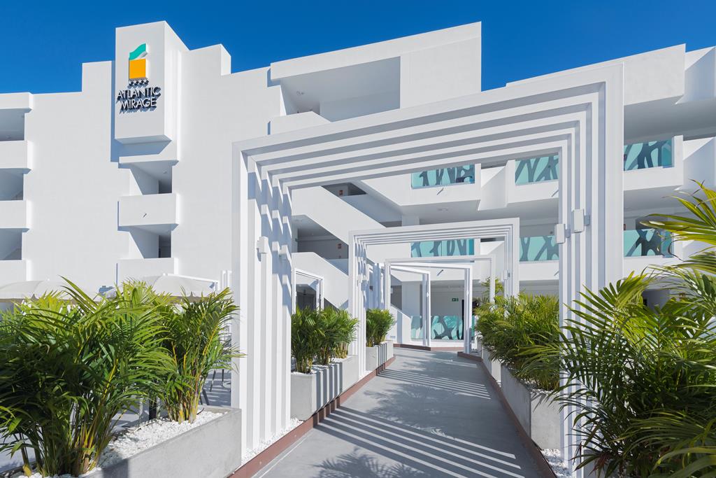 Atlantic Mirage – Gevel met palmen, Puerto de la Cruz