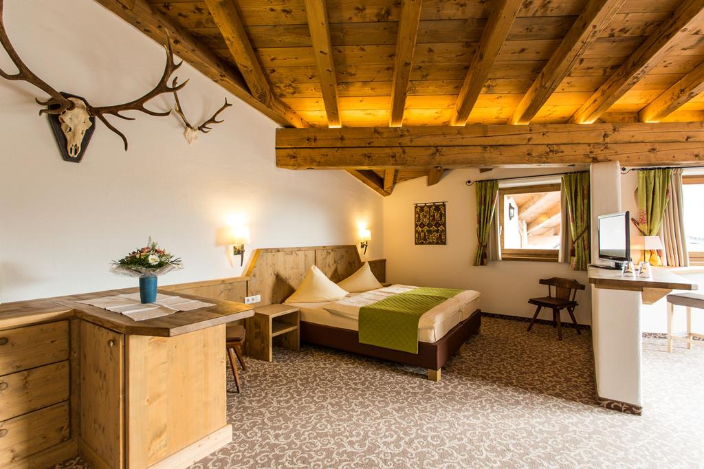 Alte Schmiede – Slaapkamer met houten balken, Seefeld