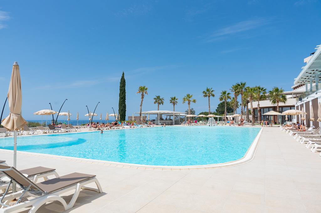 Hotel Costa Verde – Zwembad met ligbedden, Cefalu