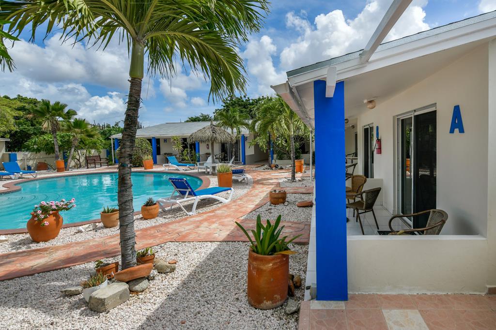 Hacienda Wayaca – Zwembad bij appartementen, Oranjestad