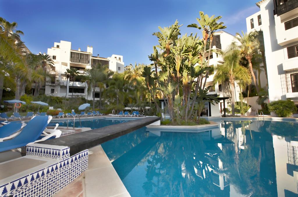 Alanda Club Marbella – Zwembad met palmen, Marbella