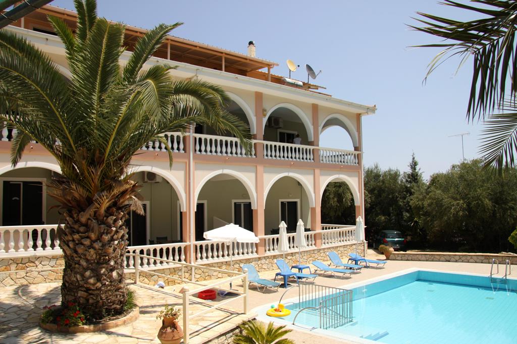 Rentaki Villas – Villa met zwembad, Keri