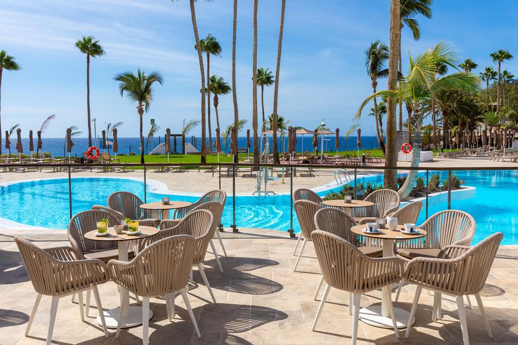 Riu Palace Calypso – Terras bij zwembad, Jandia