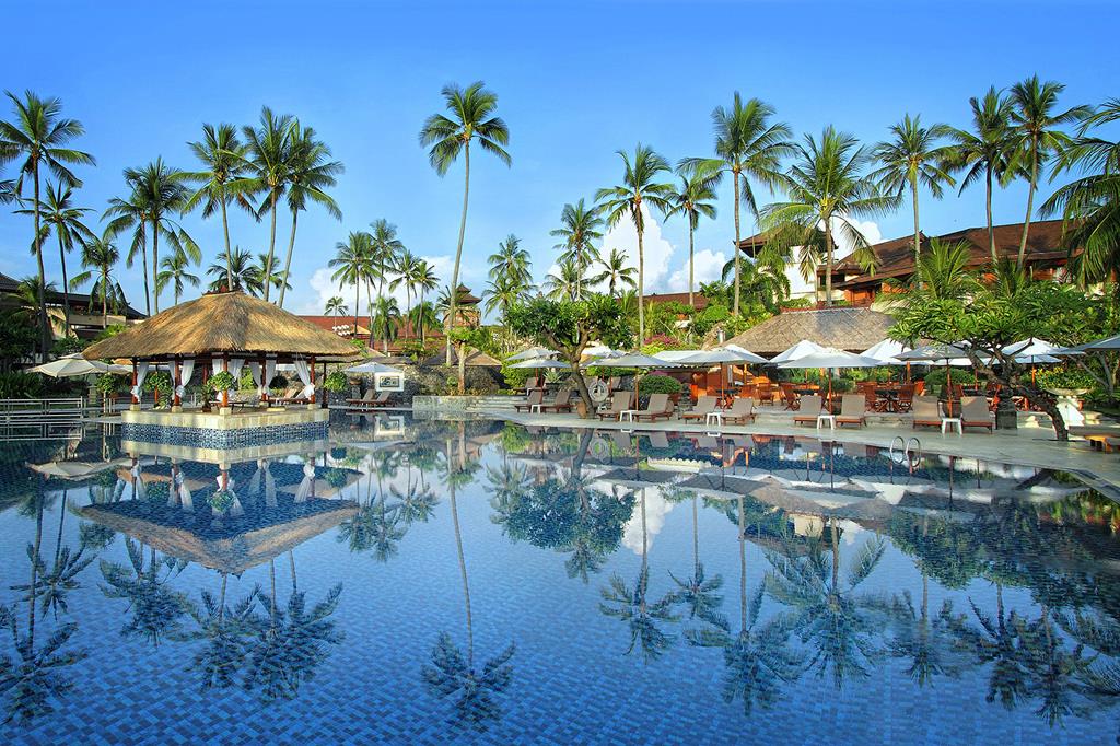 Nusa Dua Beach Hotel & Spa – Handwritten Collection – Zwembad met palmen, Nusa Dua