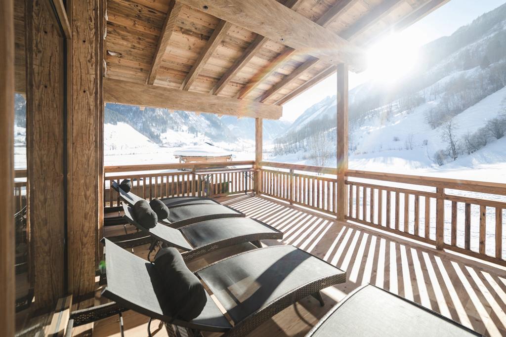 Ponyhof – Balkon met ligbedden, Fusch