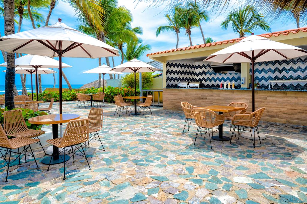 Coral Costa Caribe – Terras met parasols, Juan Dolio