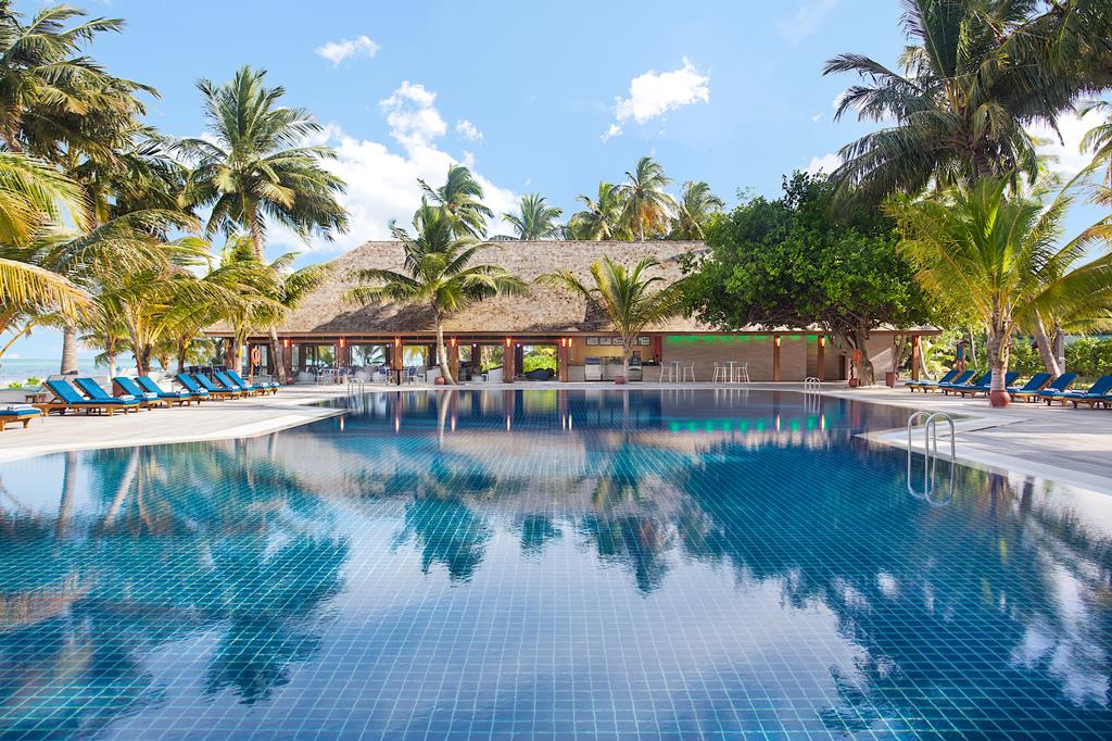 Meeru Maldives Resort Island – Zwembad met palmen, Noord Male Atol