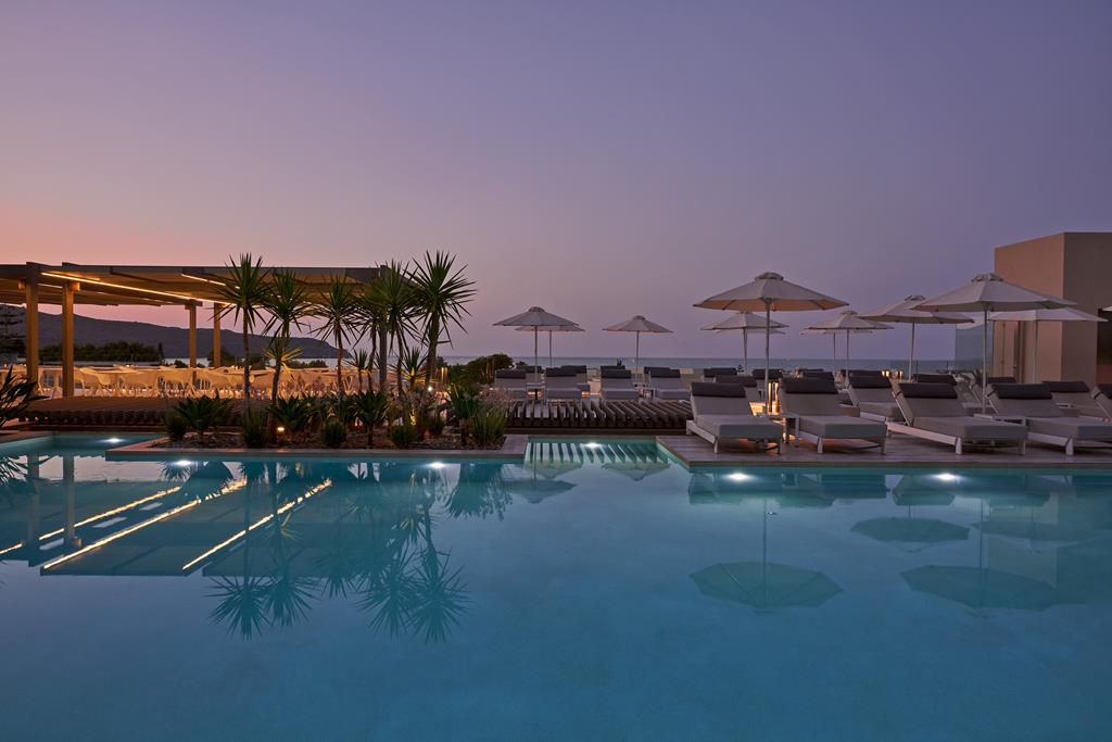 Atlantica Amalthia Beach Resort – Zwembad bij zonsondergang, Agia Marina