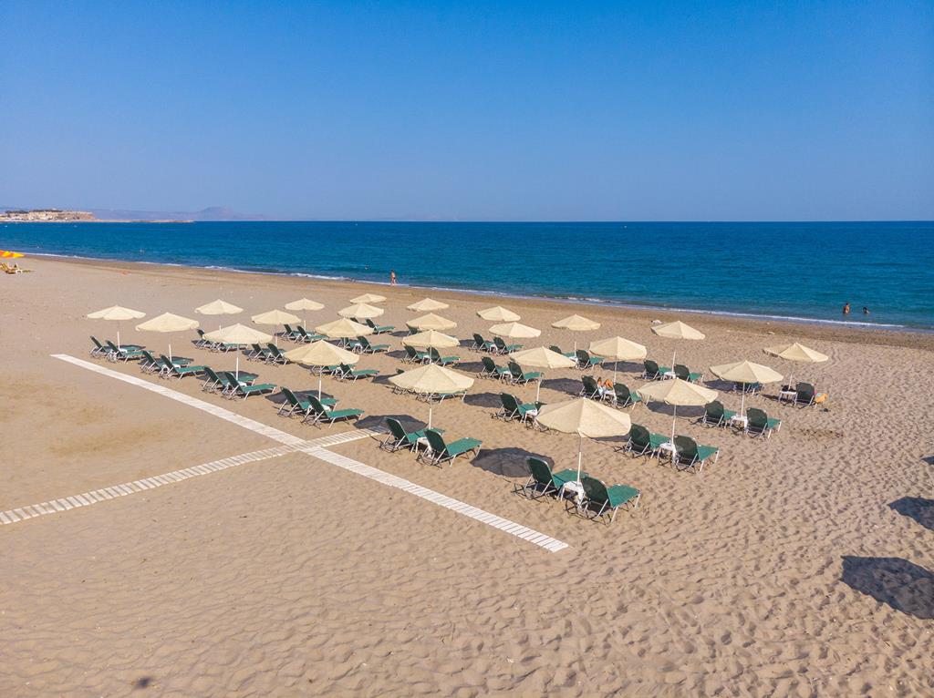 Princess Irini – Strand met parasols, Rethymnon