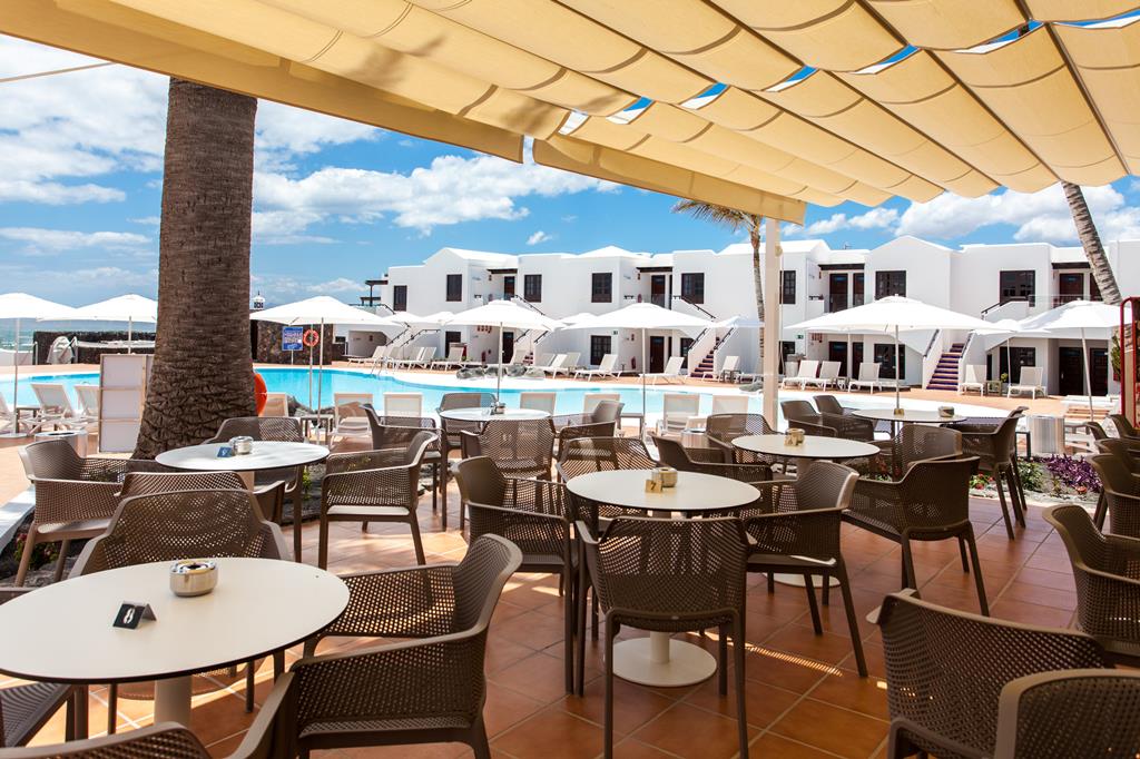 R2 Bahia Kontiki Beach – Terras bij zwembad, Puerto del Carmen
