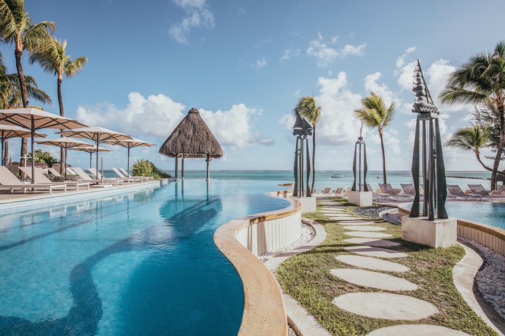 Ambre – Infinitypool aan zee, Palmar
