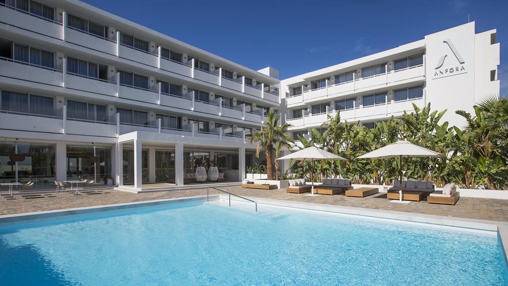 Anfora Ibiza – Zwembad met hotelgevel, Es Canar