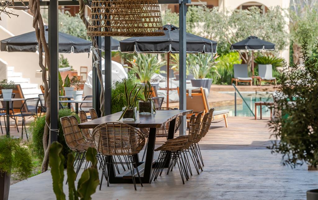 Bitzaro Palace – Terras bij zwembad, Kalamaki