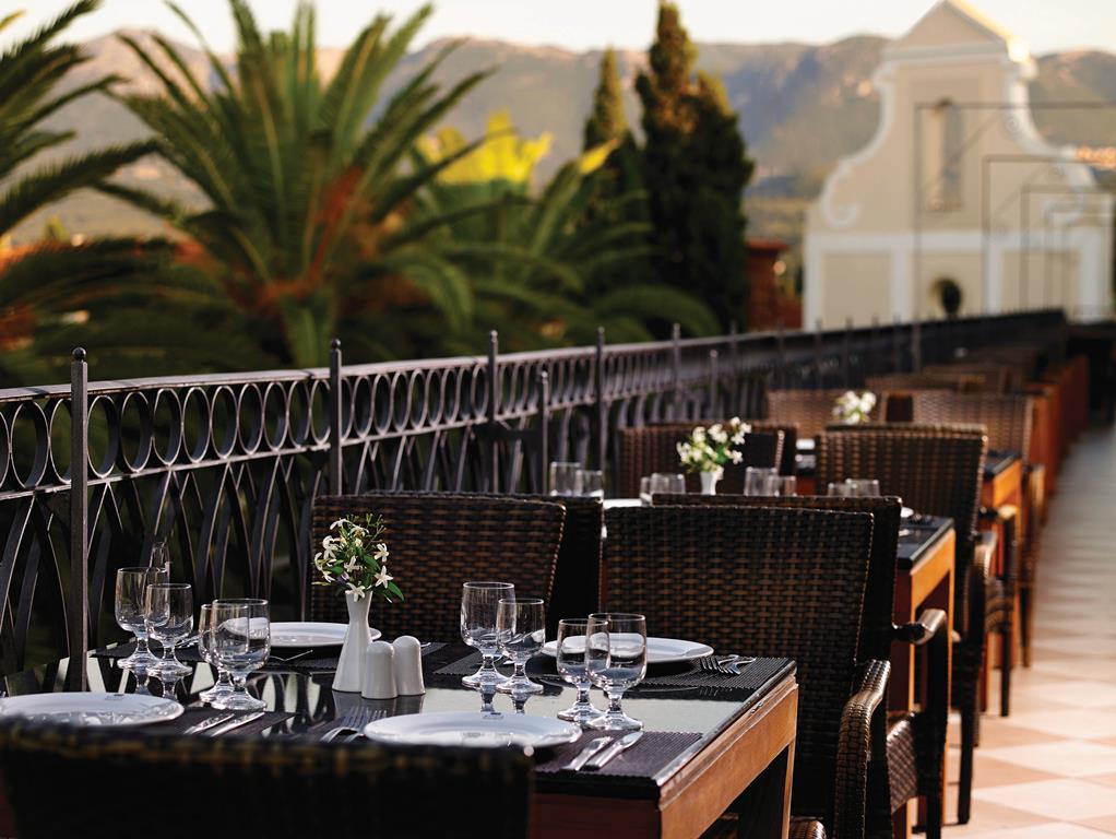 Roda Beach Resort – Restaurant met terras, Roda