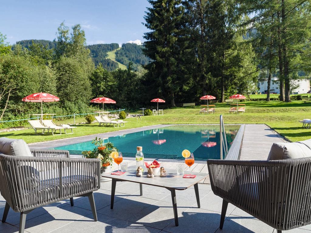 Hotel Sonnschein – Zwembad met lounge, Niederau