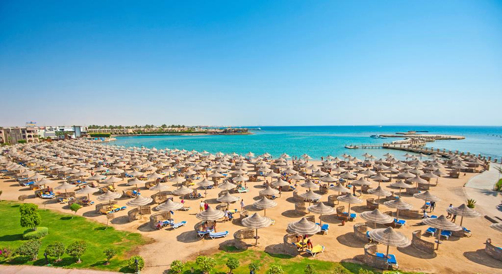 SUNRISE Garden Beach Resort Select – Strand met parasols, Hurghada