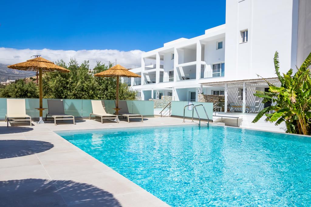 Alkithea Luxury Suites – Zwembad bij gevel, Karpathos-Stad