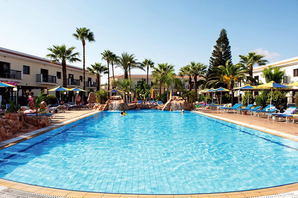 Loutsiana – Zwembad met palmen, Ayia Napa