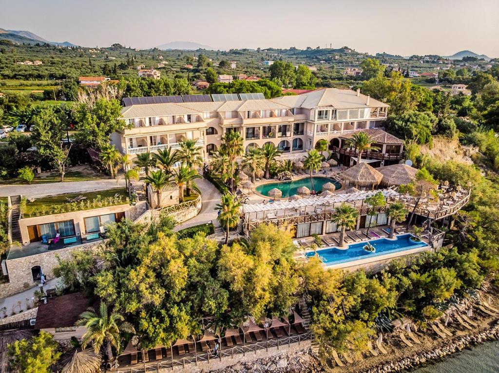 Gloria Maris – Resort tussen groen, Koukla Lithakia