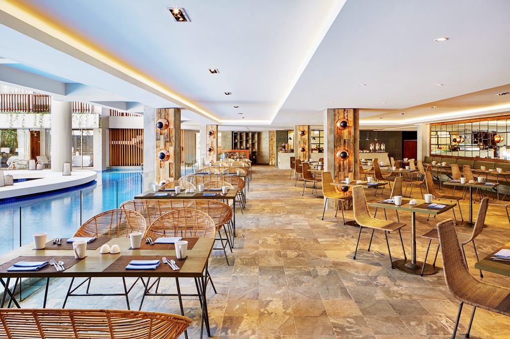Four Points By Sheraton Bali – Restaurant bij zwembad, Kuta