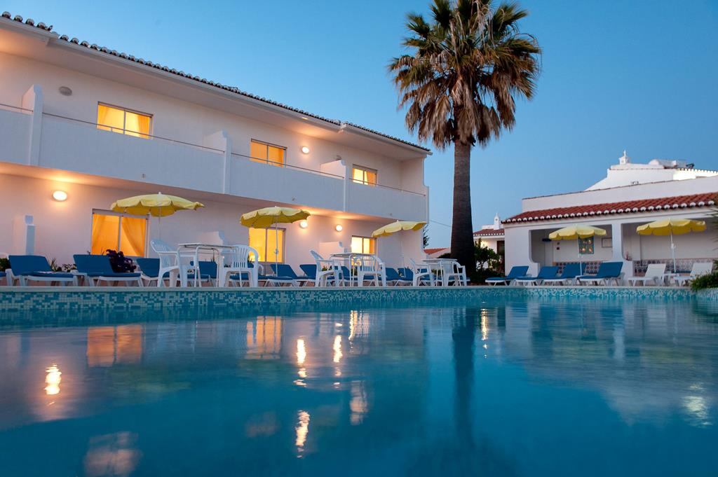 Sollagos Appartementen – Zwembad bij avond, Lagos