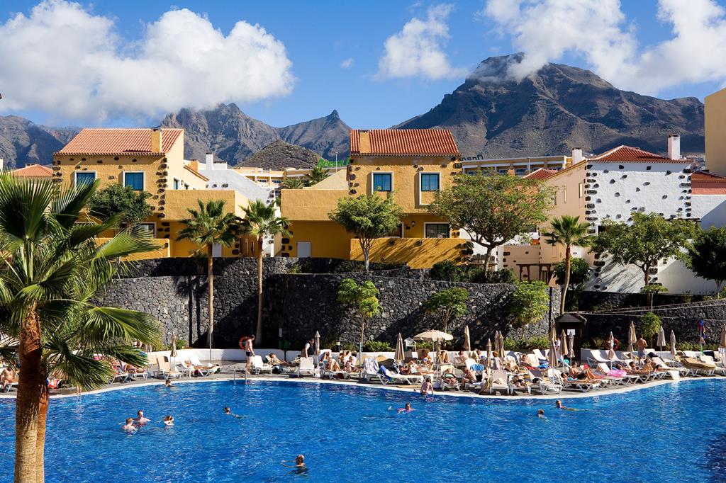 GF Isabel Family – Zwembad met bergen, Costa Adeje
