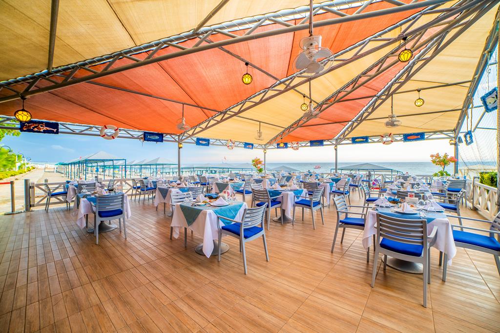 Queen's Park Le Jardin Resort – Terrasrestaurant, Kemer