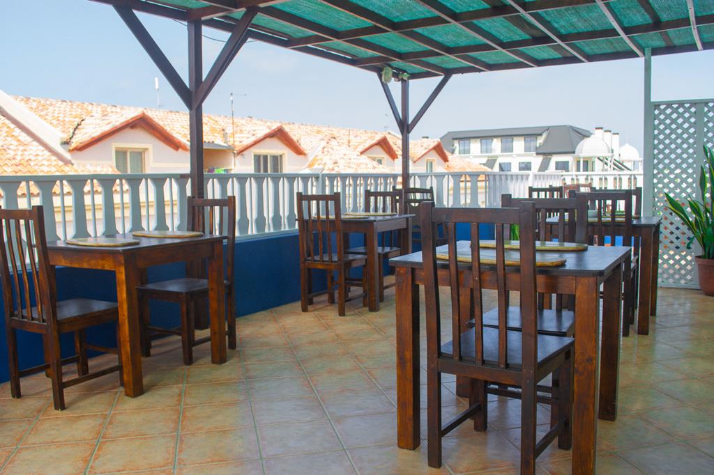Hotel MiraBela – Terras met eettafels, Santa Maria