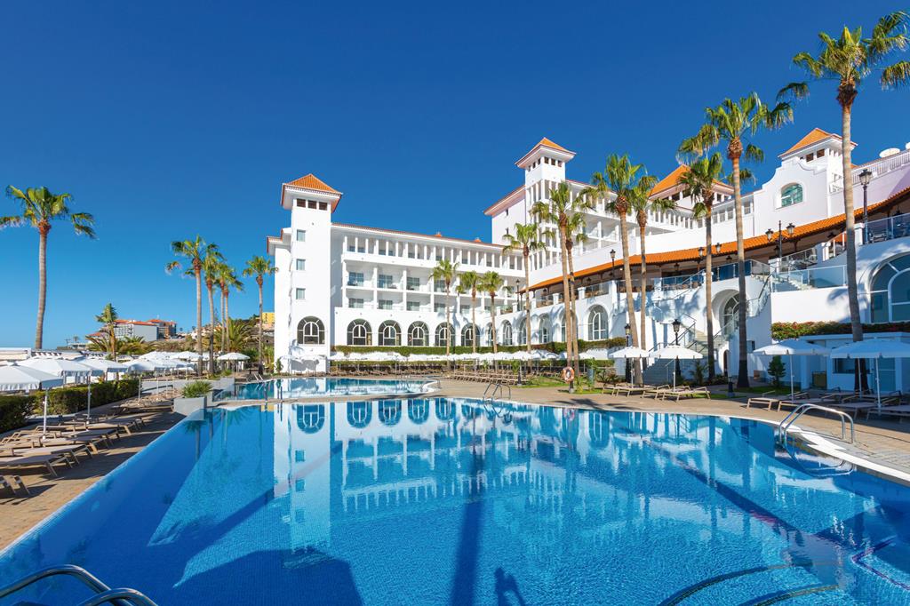 Riu Madeira – Zwembad met hotelgevel, Canico de Baixo