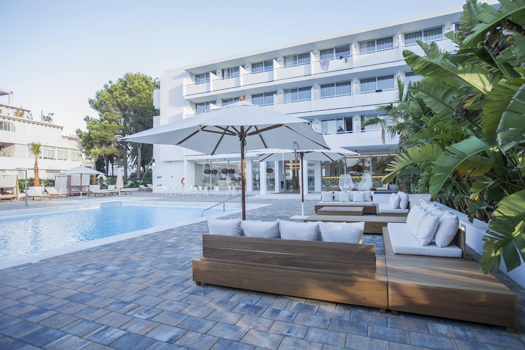 Anfora Ibiza – Loungehoek bij zwembad, Es Canar