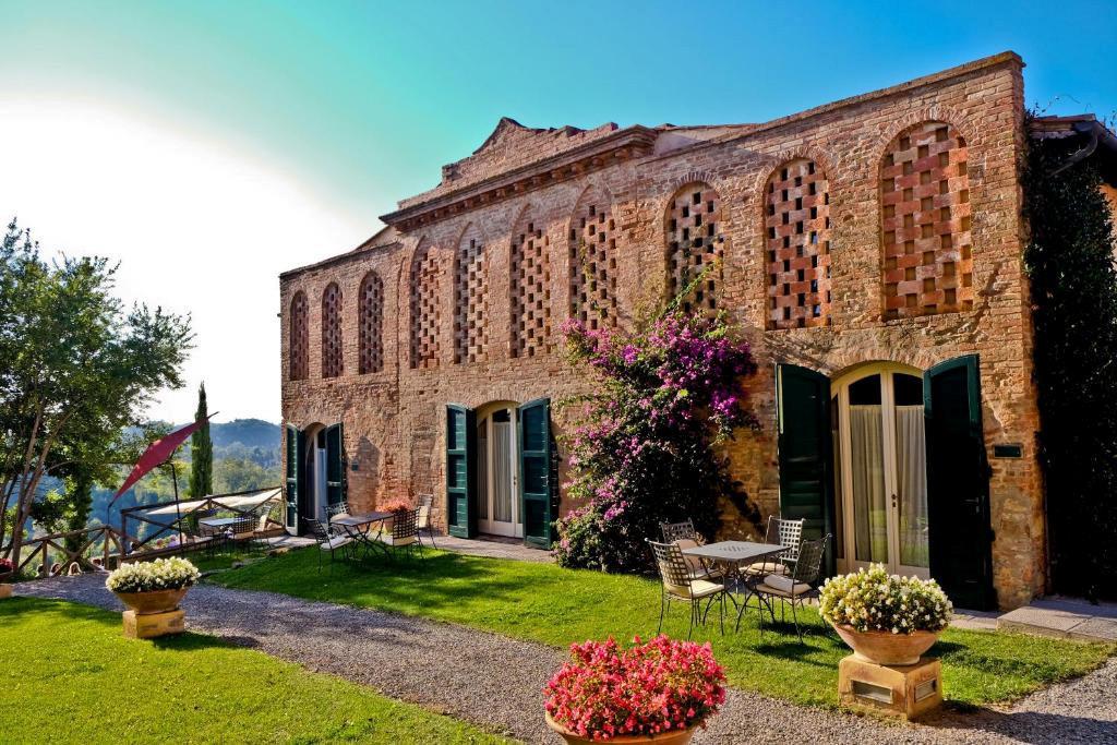 Resort Borgo di Colleoli – Gevel met tuin, Palaia
